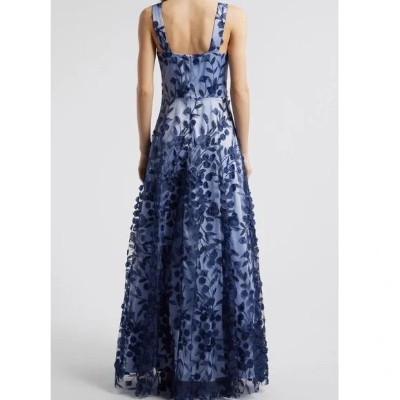 Eliza J Embroidered Floral Illusion Lace A-Line
Gown Dress Size 8 - Picture 2 of 8